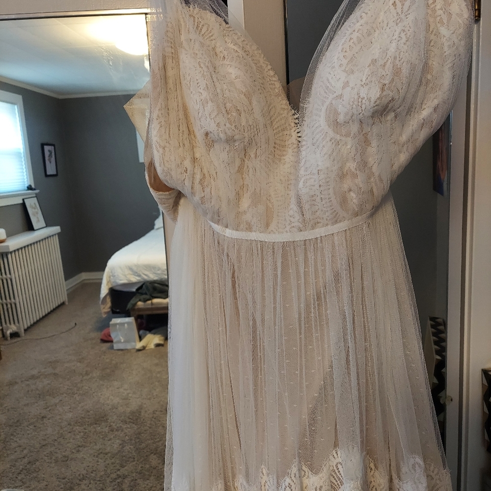 Willowby by Watters Wedding Gown - Picture 3 of 7